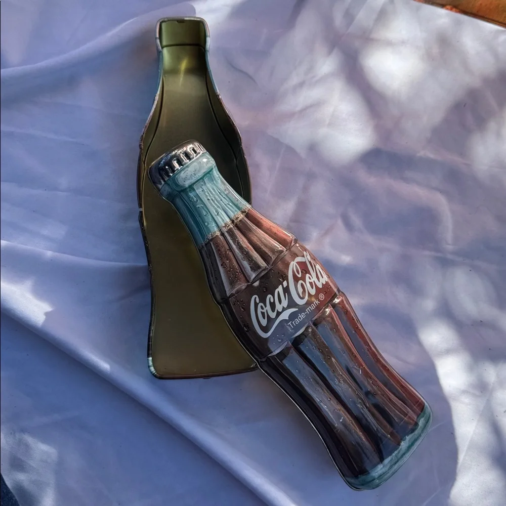 Coca-Cola Decor Set, Tin Box, Plate and Metal Wall Sign - Picture 5 of 9